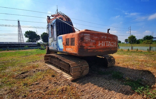 ขายHITACHI EX200-3 เอวแน่น แอร์เย็นรถทำงานได้ปกติราคา 450,000