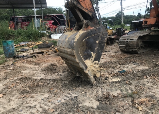 ขายHITACHI EX200-3 เอวแน่น แอร์เย็นรถทำงานได้ปกติราคา 450,000