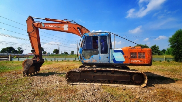 ขายHITACHI EX200-3 เอวแน่น แอร์เย็นรถทำงานได้ปกติราคา 450,000