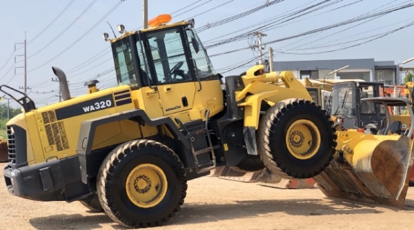 ขายรถตักล้อยาง KOMATSU WA320-6 นำเข้าเองจากญี่ปุ่น สภาพสวยพร้อมใช้งาน มีVDOการทำงานครับ