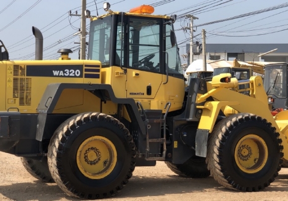 ขายรถตักล้อยาง KOMATSU WA320-6 นำเข้าเองจากญี่ปุ่น สภาพสวยพร้อมใช้งาน มีVDOการทำงานครับ