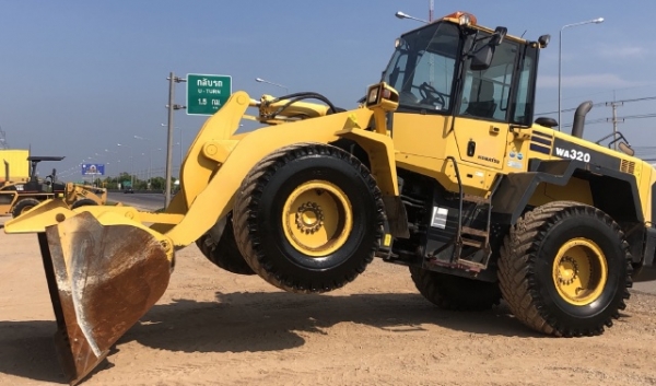 ขายรถตักล้อยาง KOMATSU WA320-6 นำเข้าเองจากญี่ปุ่น สภาพสวยพร้อมใช้งาน มีVDOการทำงานครับ