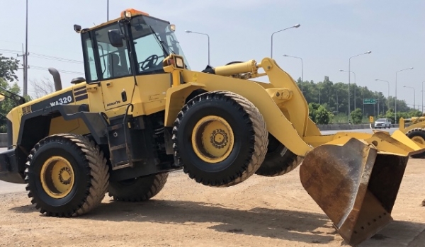ขายรถตักล้อยาง KOMATSU WA320-6 นำเข้าเองจากญี่ปุ่น สภาพสวยพร้อมใช้งาน มีVDOการทำงานครับ
