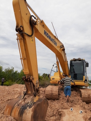 ขายKOMATSU PC200-8MO กล้องหลัง 5,500ชม.โดยประมาณ ยังอยู่ในPM7000ชม.ของบริษัท เอกสารอินวอยราคา 2,100,000