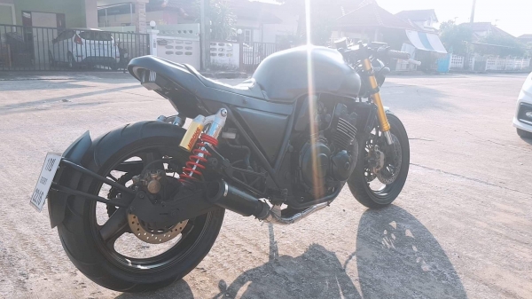 ขาย HONDA CB400 แต่ง CAFE RACER SUPER BLACK สวยๆของแต่งเต็ม เก็บงานสีใหม่ทั้งคัน ทะเบียนพร้อมโอนไม่ข