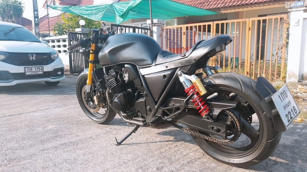 ขาย HONDA CB400 แต่ง CAFE RACER SUPER BLACK สวยๆของแต่งเต็ม เก็บงานสีใหม่ทั้งคัน ทะเบียนพร้อมโอนไม่ข