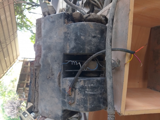 ขายตู้แอร์รถยนต์12Vใช้ใด้หมุ่นเงียบ