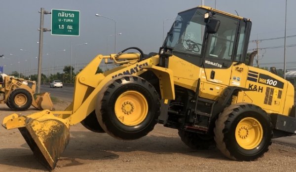 ขายรถตักล้อยาง KOMATSU WA100-7 ปี 2014 นำเข้าเองจากญี่ปุ่น สภาพสวยพร้อมใช้งาน มีVDOการทำงานครับ ขายรถตักล้อยาง KOMATSU WA100-7 ปี 2014 นำเข้าเองจากญี่ปุ่น สภาพสวยพร้อมใช้งาน มีVDOการทำงานครับ