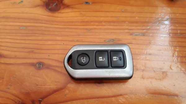รีโมท TOYOTA WISH แท้ มือสองจากญี่ปุ่น รีโมท TOYOTA WISH แท้ มือสองจากญี่ปุ่น