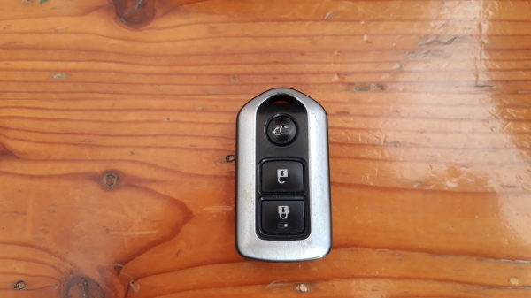 รีโมท TOYOTA WISH แท้ มือสองจากญี่ปุ่น รีโมท TOYOTA WISH แท้ มือสองจากญี่ปุ่น