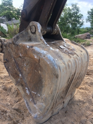 ขายฮิตาชิEX300 เครื่องดีเอวแน่นแต่โซ่เป็นเล็บขบทำงานได้ราคาตัด 300,000