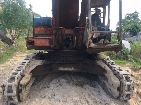 ขายHITACHI EX300 เครื่องดีเอวแน่นแต่โซ่เป็นเล็บขบทำงานได้ราคาตัด 300,000