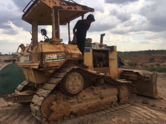 ขายแทรคเตอร์ CAT D5M105 เอกสารเล่มทะเบียนราคา 580,000