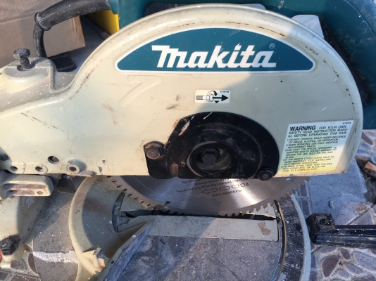 ขายเลื่อยองศา10&rdquo; makita มือสองครับ