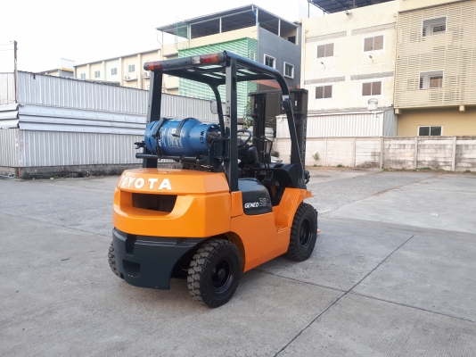 ขายรถโฟล์คลิฟท์ยี่ห้อ TOYOTA 7FG20 รถพร้อมใช้ ขายรถโฟล์คลิฟท์ยี่ห้อ TOYOTA 7FG20 รถพร้อมใช้