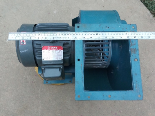 โบเวอร์ดูดควัน และกลิ่น มอเตอร์ 3 แรง สามเฟส 380V ยี่ห้อ VENZ รอบ 2950 rpm ขนาดลมเข้าเส้นผ่าศูนย์กลาง 23 ซม. ขนาดลมออก 16x20 ซม. ความสูงรวมฐาน 50 ซม. ลมดูดแรงมาก สภาพสวยมาก ใช้งานได้ดีปกติ ราคา 5,000 บาทรวมส่งค่ะ