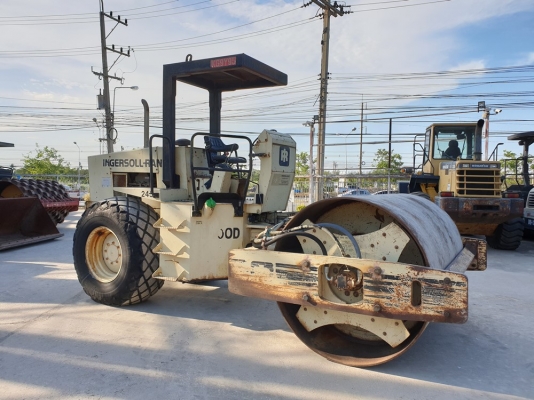 ขายรถบดอัดสั่นสะเทือนล้อเรียบ 10 ตัน Ingersoll Rand SD100D นำเข้าจาก USA แท้ 100\% สภาพสวย ไม่เคยใช้งานในไทย