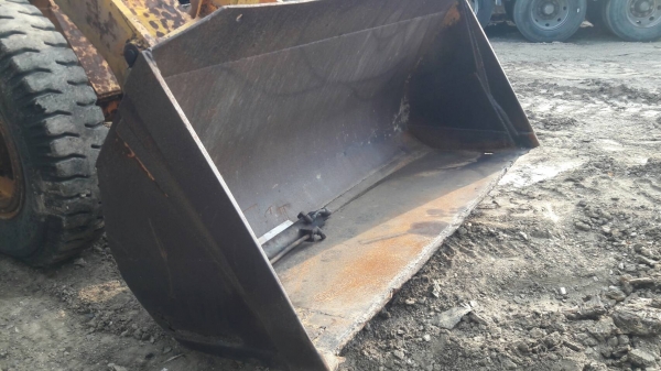 ขายรถตักKOMATSU - JH30 เครื่องยนต์ISUZU- DA120 รถเดิมๆเก่านอก ใช้งานได้ปกติ ขับวิ่งสบาย ได้ขายตามสภาพ ราคา 265,000 บาท สนใจติดต่อ @Line/โทร. 089-2619445 <หจก.ลานนาอินเตอร์แทรค>