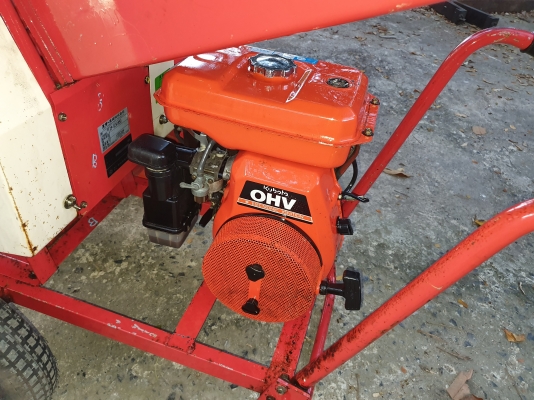 เครื่องสับกิ่งไม้  พร้อมใช้งาน