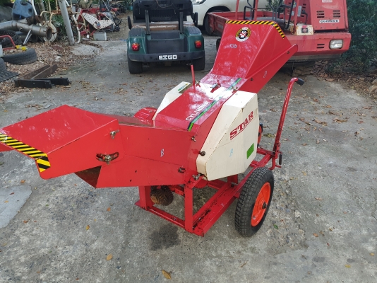 เครื่องสับกิ่งไม้  พร้อมใช้งาน