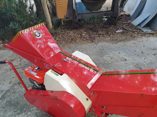 เครื่องสับกิ่งไม้  พร้อมใช้งาน
