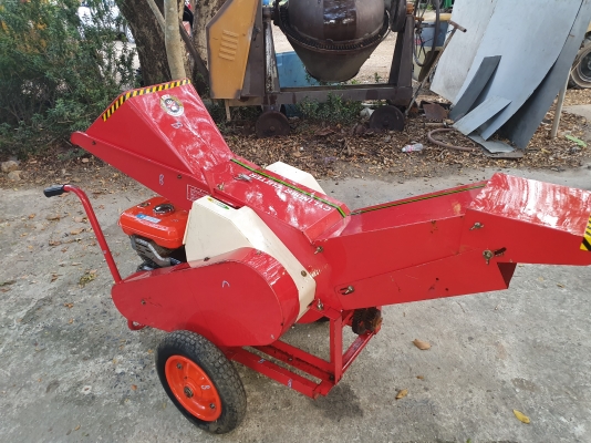 เครื่องสับกิ่งไม้  พร้อมใช้งาน