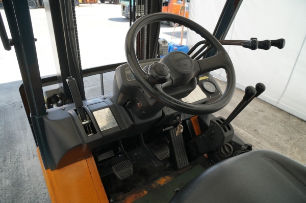 ขายถูกมาก Toyota 7FG18 ยก1.8ตัน เสาสูง3เมตร งาไสล์ หุบ-ถ่าง เครื่องยนต์เบนซิน ขายถูกมาก Toyota 7FG18 ยก1.8ตัน เสาสูง3เมตร งาไสล์ หุบ-ถ่าง เครื่องยนต์เบนซิน