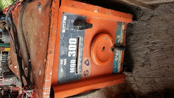 ขาย ตู้เชื่อม พลัง 300 แอม สภาพสวย ช้งานได้ปกติ