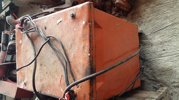 ขาย ตู้เชื่อม พลัง 300 แอม สภาพสวย ช้งานได้ปกติ