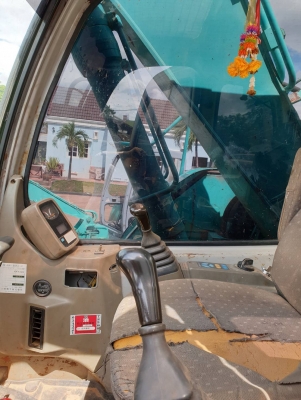 แบ็คโฮ โกเบลโ้ก้ SK200