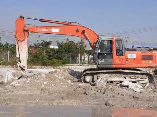 ขายรถแบคโฮ HITACHI ZX200-1 เอกสารเล่มทะเบียน ราคา.900,000 รถใช้งานอยู่ แอร์มี ไฟฟ้าใช้งานได้ สนใจนัดลิงรถได้ที่ 081-3531946 ต่อ.บางนา รถอยู่ กทม