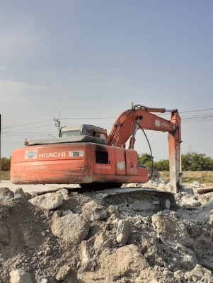 ขายรถแบคโฮ HITACHI ZX200-1 เอกสารเล่มทะเบียน ราคา.900,000 รถใช้งานอยู่ แอร์มี ไฟฟ้าใช้งานได้ สนใจนัดลิงรถได้ที่ 081-3531946 ต่อ.บางนา รถอยู่ กทม