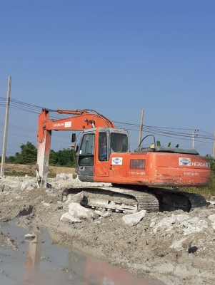 ขายรถแบคโฮ HITACHI ZX200-1 เอกสารเล่มทะเบียน ราคา.900,000 รถใช้งานอยู่ แอร์มี ไฟฟ้าใช้งานได้ สนใจนัดลิงรถได้ที่ 081-3531946 ต่อ.บางนา รถอยู่ กทม