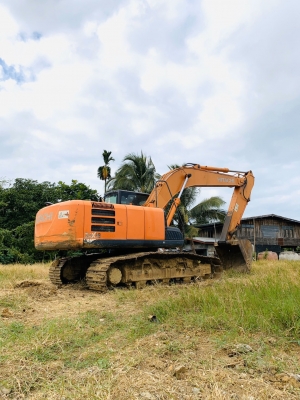 ขายรถแบคโฮ HITACHI ZX200-5G อินวอยราคา.1,250,000 รถพร้อมใช้งาน แอร์มี ไฟฟ้าใช้งานได้ เอวมีขยับนิดหน่อย ชั้วโมงการทำงาน 15,880 ช.ม สนใจนัดลิงรถได้ที่ 081-3531946 ต่อ.บางนา รถอยู่ สระแก้ว
