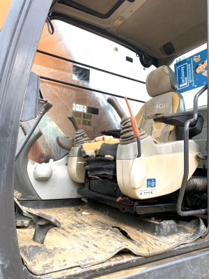 ขายรถแบคโฮ HITACHI ZX200-5G อินวอยราคา.1,250,000 รถพร้อมใช้งาน แอร์มี ไฟฟ้าใช้งานได้ เอวมีขยับนิดหน่อย ชั้วโมงการทำงาน 15,880 ช.ม สนใจนัดลิงรถได้ที่ 081-3531946 ต่อ.บางนา รถอยู่ สระแก้ว