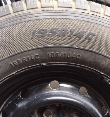 ขายล้อกะทะ+ยางGoodyear 195R14ปีหาย ดอกยางมีตามรูปเข้าไร่ เข้าสวน โทร0879050181.ส่งได้ครับ