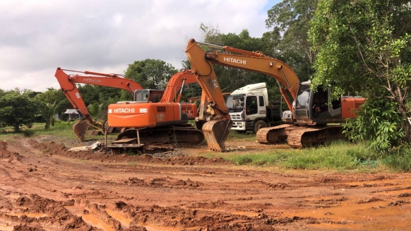 ขายHITACHI ZX200-3 ปี56 มีเล่มพร้อมใช้ทุกคันขายยกคันละ920,000 แยกคันละ980,000 คอมนอกคันละ15,000