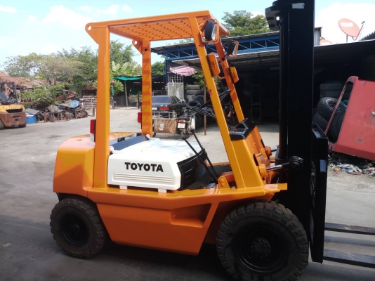 ขาย โฟรคลิฟท์ โตโยต้า รุ่น 4   เครื่อง  ดีเซล หนัก  2.5  ตัน เสา  4 เมตร เกียธรรมดา