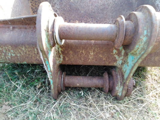 ขายบ๋้งกีํตักทราย เลน เก่าญี่ปุ่น ของKOBELCO PC40-7 แกน45มม.กว้าง78ซม. ขาย15,000บาท