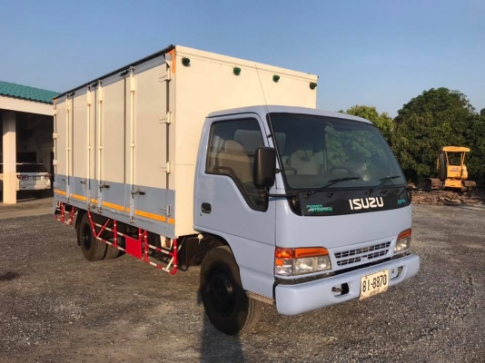NPR 120 6ล้อ ตู้5เมตร ประตู10บาน เปิดได้ทั้งตู้ ขนาดตู้ ยาว5เมตร กว้าง2.20เมตร สูง2เมตร