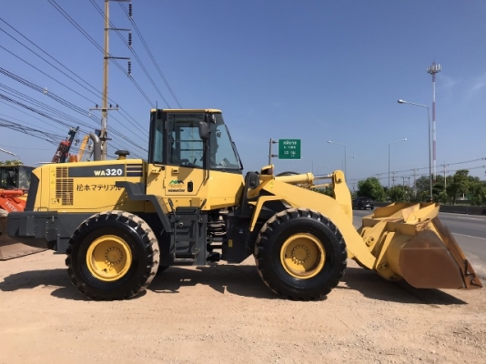 ขายรถตักล้อยาง KOMATSU WA320-6 ปี 2013 นำเข้าเองจากญี่ปุ่น สภาพสวยพร้อมใช้งาน มีVDOการทำงานครับ
