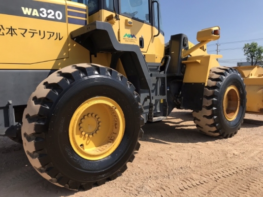 ขายรถตักล้อยาง KOMATSU WA320-6 ปี 2013 นำเข้าเองจากญี่ปุ่น สภาพสวยพร้อมใช้งาน มีVDOการทำงานครับ