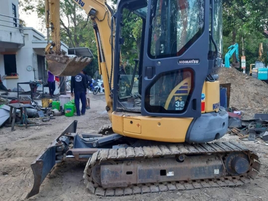 ขาย.KOMATSU PC35MR-2. เก่านอกแท้  เดิมๆๆสภาพสวยสภาพสวยพร้อมใช้  โทร  089-3818694 จ๊อย