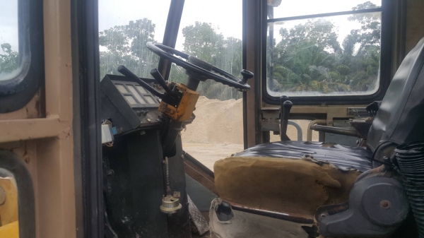 ขายรถตักล้อยาง KOMATSU WA300-1 เอกสารอินวอยราคา 650,000