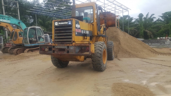 ขายรถตักล้อยาง KOMATSU WA300-1 เอกสารอินวอยราคา 650,000