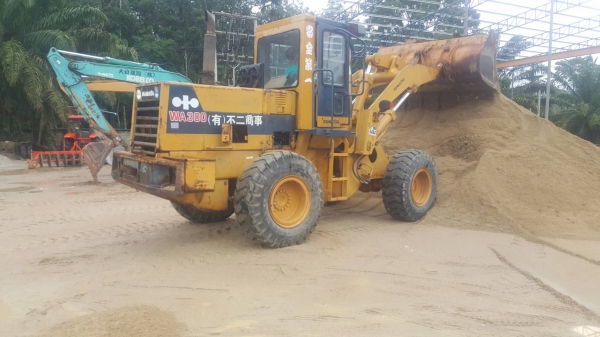 ขายรถตักล้อยาง KOMATSU WA300-1 เอกสารอินวอยราคา 650,000