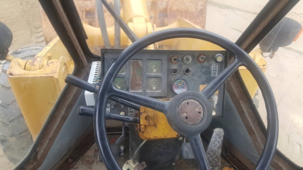 ขายรถตักล้อยาง KOMATSU WA300-1 เอกสารอินวอยราคา 650,000