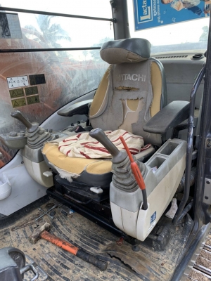 ขาย 1,190,000 HITACHI ZX 200-5G ไฟฟ้าครบ เครื่องดี ปั้มแรง เอวแน่น ช่วงล่างดี เอกสารเล่มทะเบียน รถพร้อมใช้งาน รถอยู่ สระแก้ว 090-772-3710 090-772-3708