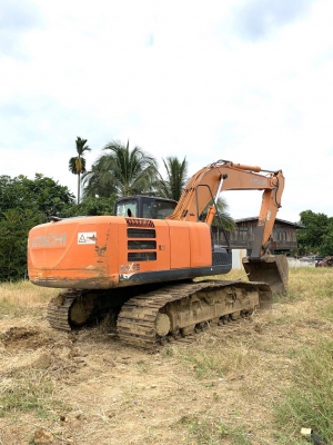 ขาย 1,190,000 HITACHI ZX 200-5G ไฟฟ้าครบ เครื่องดี ปั้มแรง เอวแน่น ช่วงล่างดี เอกสารเล่มทะเบียน รถพร้อมใช้งาน รถอยู่ สระแก้ว 090-772-3710 090-772-3708