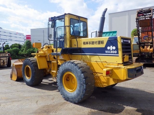 ขายรถตักล้อยาง KOMATSU WA300-1 นำเข้าเองจากญี่ปุ่น สภาพสวยพร้อมใช้งาน ถึงเร็วๆนี้ครับ